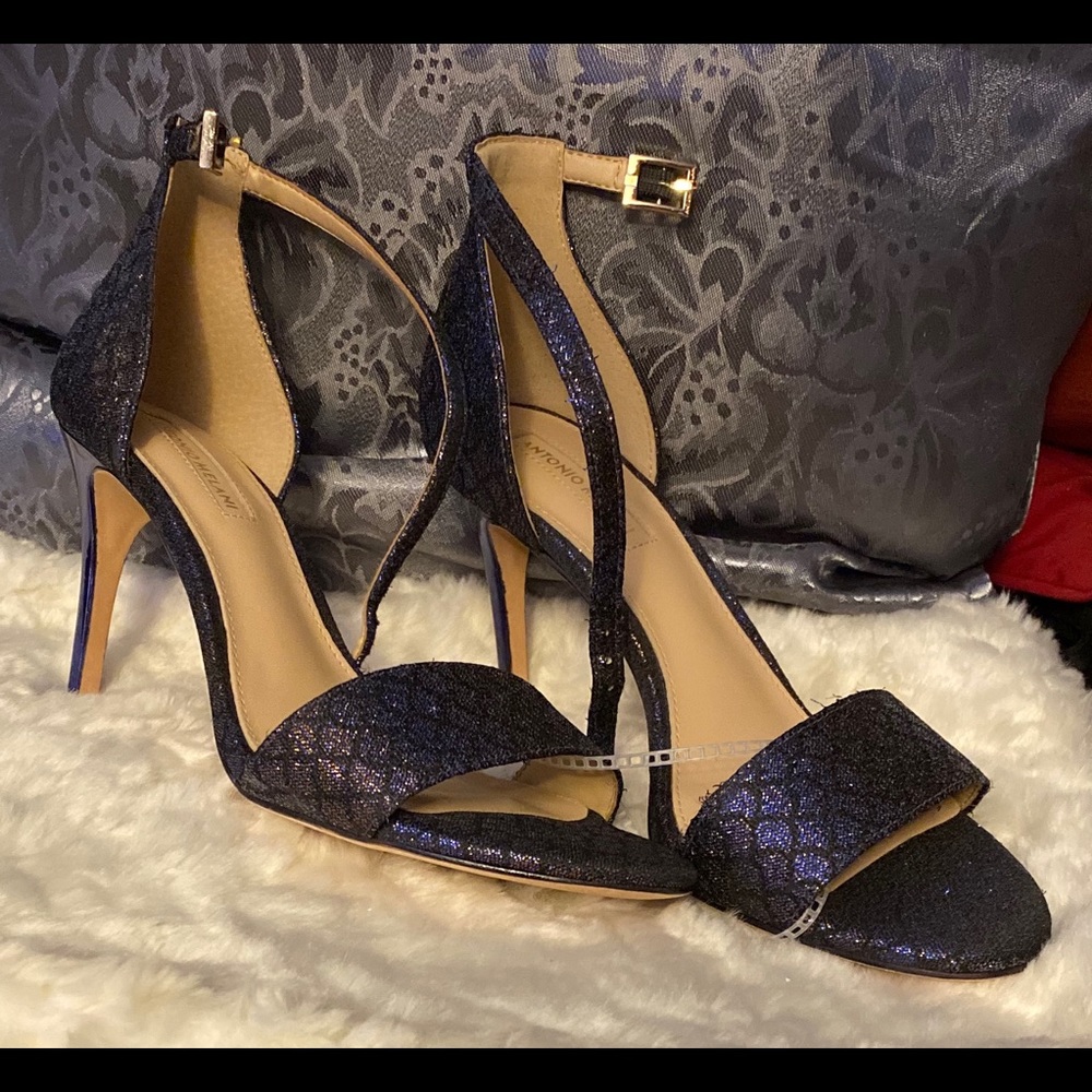 Jessica Simpson! metallic! Great holiday shoe!